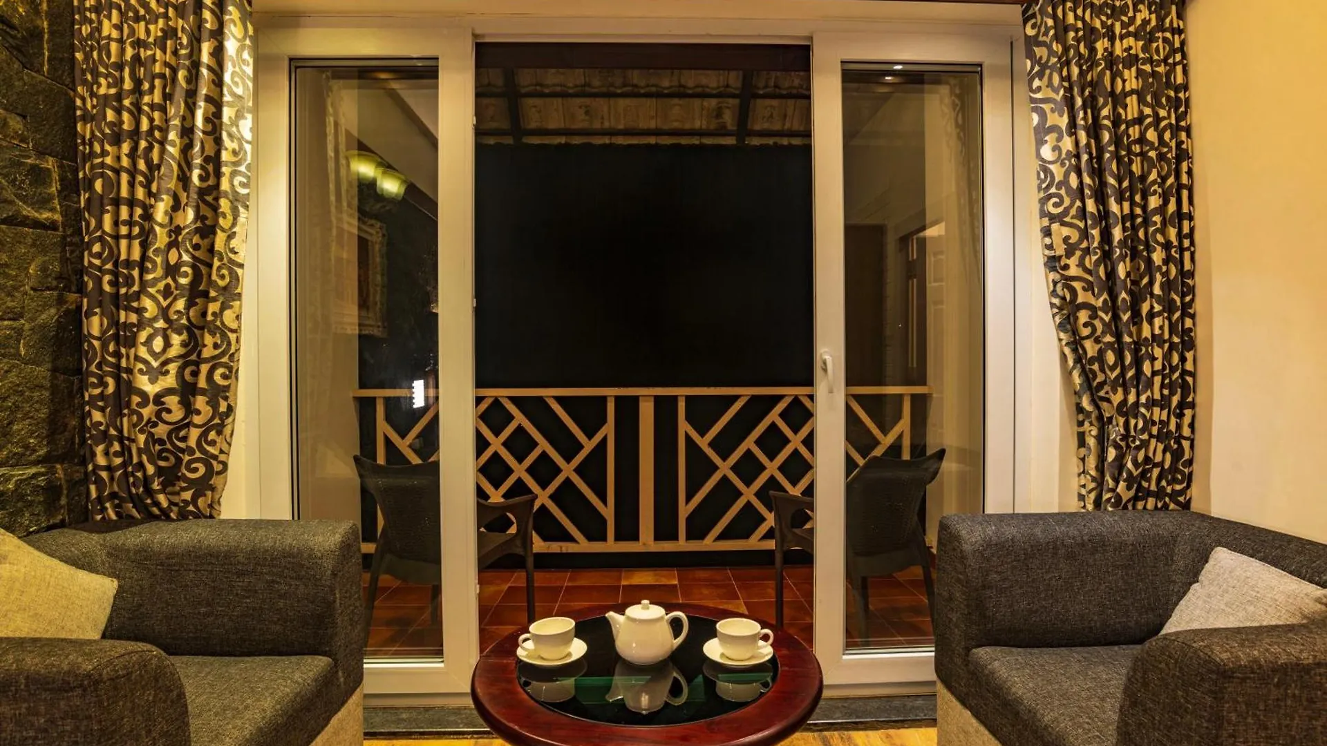 Tea Harvester Munnar 3*,